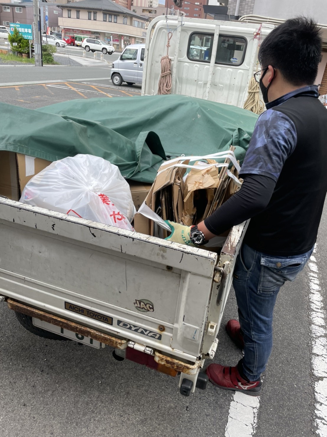 トラック積み込み